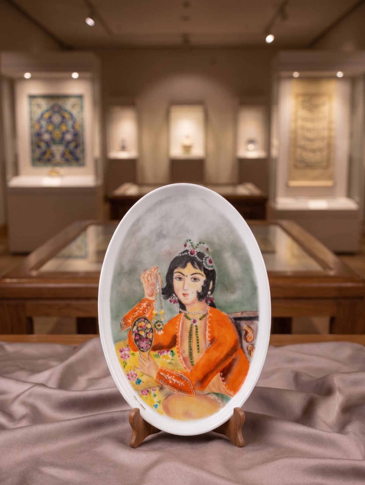 خرید اثر هنری بانوی قاجار اثر نگین دانالویی در دسته بشقاب
